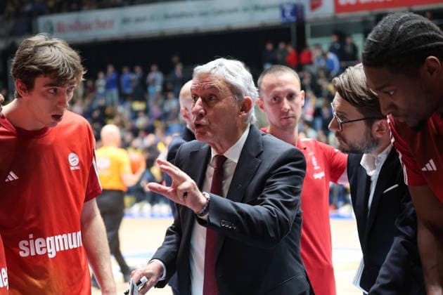 New Bayern coach Svetislav Pesic, GER, Frankfurt Skyliners vs FC Bayern Muenchen, Basketball Bundesliga, easyCredit BBL, Matchday 12, Season 2025 26, 26 12 2025, GER, Frankfurt Skyliners vs FC Bayern Muenchen, Basketball Bundesliga, easyCredit BBL, Matchday 12, Season 2025 26, 26 12 2025, Cologne Copyright: xEibner-Pressefoto JoergxNiebergax EP_JNL