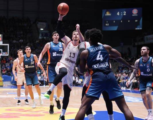 Andreas Obst Bayern Muenchen 13 , GER, Frankfurt Skyliners vs FC Bayern Muenchen, Basketball Bundesliga, easyCredit BBL, Matchday 12, Season 2025 26, 26 12 2025, GER, Frankfurt Skyliners vs FC Bayern Muenchen, Basketball Bundesliga, easyCredit BBL, Matchday 12, Season 2025 26, 26 12 2025, Cologne Copyright: xEibner-Pressefoto JoergxNiebergax EP_JNL