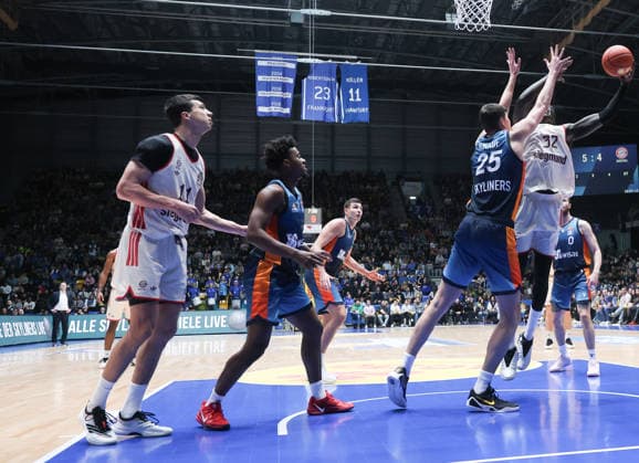 Wenyen Gabriel Bayern Mue nchen 32 , GER, Frankfurt Skyliners vs FC Bayern Muenchen, Basketball Bundesliga, easyCredit BBL, Matchday 12, Season 2025 26, 26 12 2025, GER, Frankfurt Skyliners vs FC Bayern Muenchen, Basketball Bundesliga, easyCredit BBL, Matchday 12, Season 2025 26, 26 12 2025, Cologne Copyright: xEibner-Pressefoto JoergxNiebergax EP_JNL