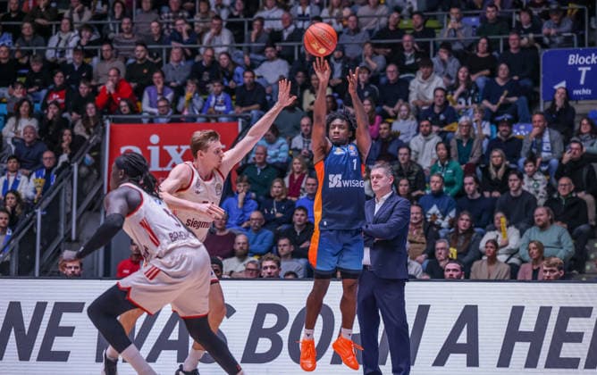 GER, Frankfurt, Frankfurt Skyliners vs FC Bayern Munich, easyCredit Basketball Bundesliga, Basketball, DBB, Season 2025 2026, Fraport Arena, 12 Matchday in picture Isaiah Swope Frankfurt Skyliners 1 DFB DFL REGULATIONS PROHIBIT ANY USE OF PHOTOGRAPHS AS IMAGE SEQUENCES AND OR QUASI VIDEO, 26 12 2025 Copyright: HMBxMedia HendrikxHamelau
