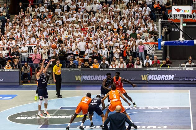 GER, easy Credit Basketball Bundesliga, Syntainics MBC Niners Chemnitz 26 12 2025, QUARTERBACK Immobilien ARENA, Leipzig, GER, easy Credit Basketball Bundesliga, Syntainics MBC Niners Chemnitz Jure Planinic Syntainics MBC, 44 at a free throw Â Photo Alexander Trienitz Leipzig QUARTERBACK Immobilien ARENA Saxony Germany