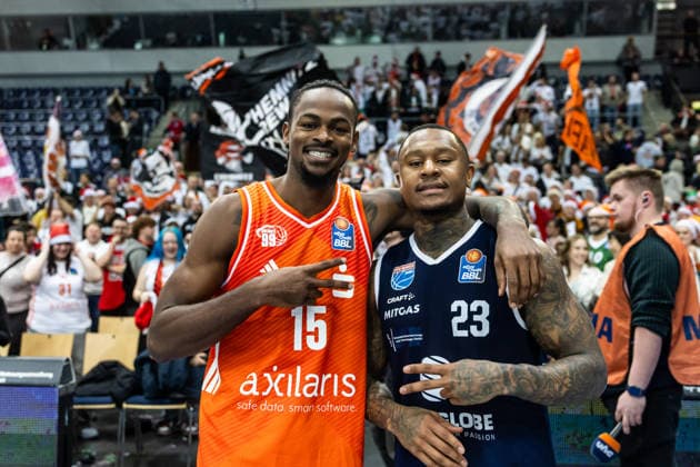 GER, easy Credit Basketball Bundesliga, Syntainics MBC Niners Chemnitz 26 12 2025, QUARTERBACK Immobilien ARENA, Leipzig, GER, easy Credit Basketball Bundesliga, Syntainics MBC Niners Chemnitz Charles Callison Syntainics MBC, 23 and Ty Brewer Niners Chemnitz, 15 Â Photo Alexander Trienitz Leipzig QUARTERBACK Immobilien ARENA Saxony Germany
