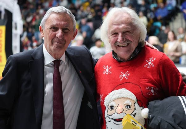 Sport Themen der Woche KW52 Die hessisch-serbische Trainer-Legende Dragslav Stepanovic mit Bayerns Coach Svetislav Pesic GER, Frankfurt Skyliners vs. FC Bayern Muenchen, Basketball-Bundesliga, easyCredit BBL, 12. Spieltag, Saison 2025-26, 26.12.2025, GER, Frankfurt Skyliners vs. FC Bayern Muenchen, Basketball-Bundesliga, easyCredit BBL, 12. Spieltag, Saison 2025-26, 26.12.2025, Koeln *** Hessian-Serbian coaching legend Dragslav Stepanovic with Bayern coach Svetislav Pesic GER, Frankfurt Skyliners vs FC Bayern Muenchen, Basketball Bundesliga, easyCredit BBL, Matchday 12, Season 2025 26, 26 12 2025, GER, Frankfurt Skyliners vs FC Bayern Muenchen, Basketball Bundesliga, easyCredit BBL, Matchday 12, Season 2025 26, 26 12 2025, Cologne Copyright: xEibner-Pressefoto JoergxNiebergax EP_JNL