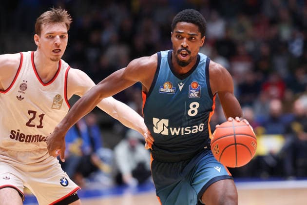Frankfurt Skyliners FC Bayern Munich Basketball, easyCredit BBL William Christmas Skyliners, 8 passes Justus Hollatz FC Bayern, 21 passes Game of the easyCredit BBL between Frankfurt Skyliners and FC Bayern Basketball on December 26, 2025 at the Süwag Energie ARENA in Frankfurt am Main , Frankfurt am Main Hessen Germany Süwag Energie ARENA