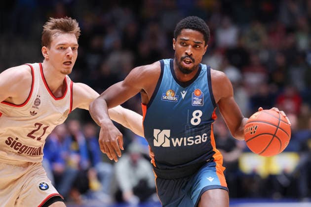 Frankfurt Skyliners FC Bayern Munich Basketball, easyCredit BBL William Christmas Skyliners, 8 passes Justus Hollatz FC Bayern, 21 passes Game of the easyCredit BBL between Frankfurt Skyliners and FC Bayern Basketball on December 26, 2025 at the Süwag Energie ARENA in Frankfurt am Main , Frankfurt am Main Hessen Germany Süwag Energie ARENA