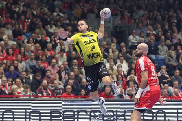 26 12 2025, xtgx, MT Melsungen TVB Stuttgart v l Kai Haefner Häfner, Stuttgart, 34 throws goal, Torschuetze, scores goal, Treffer, scores the goal Kassel