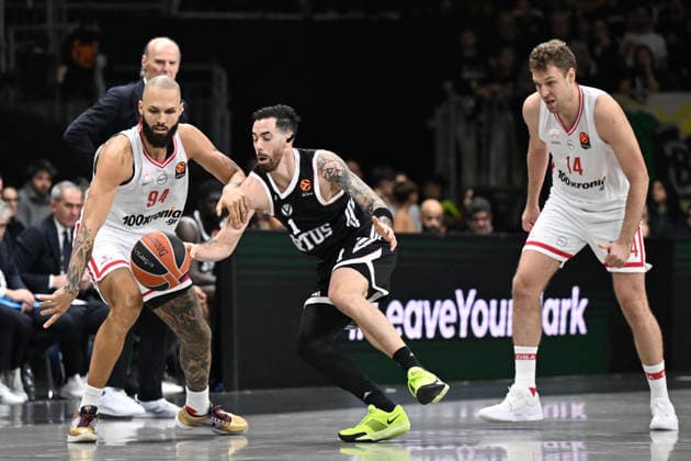 Evan Fournier , Luca Vildoza Virtus Bologna - Olympiacos Piraeus Euroleague 2025 26 Round 18 Bologna, 26 12 2025 Foto E. Coppola Ciamillo-Castoria Bologna  Copyright: xEgiziaxCoppolax