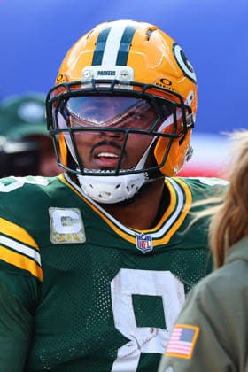 EAST RUTHERFORD, NJ - NOVEMBER 16: Josh Jacobs 8 of the Green Bay Packers leaves the field during the game against the New York Giants on November 16, 2025 at MetLife Stadium in East Rutherford, New Jersey. (Photo by Rich Graessle Icon Sportswire) NFL, American Football Herren, USA NOV 16 Packers at Giants EDITORIAL USE ONLY Icon25111620350