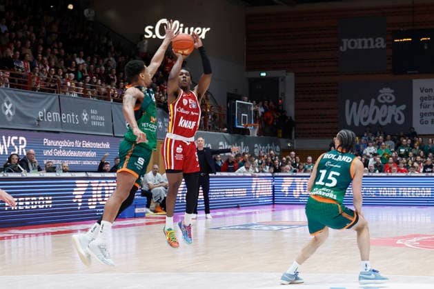 f l n r Urald King VET CONCEPT Gladiators Trier, 20 and Marcus Carr Fitness First Wuerzburg Baskets, 5 , 26 12 2025, Basketball, BBL, Fitness First Wuerzburg Baskets vs VET CONCEPT Gladiators Trier, GER, Wuerzburg, Tectake Arena Copyright: HMBxMedia xHeikoxBecker