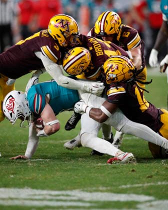 December 26, 2025: Minnesota Golden Gophers defense tackles New Mexico Lobos quarterback James Laubstein (13) in the fourth quater during the Rate Bowl game between New Mexico Lobos and Minnesota Golden Gophers at Chase Field in Phoneix, Arizona. . CSM. Phoneix United States of America - ZUMAc04_ 20251226_zma_c04_050 Copyright: xMichaelxCazaresx