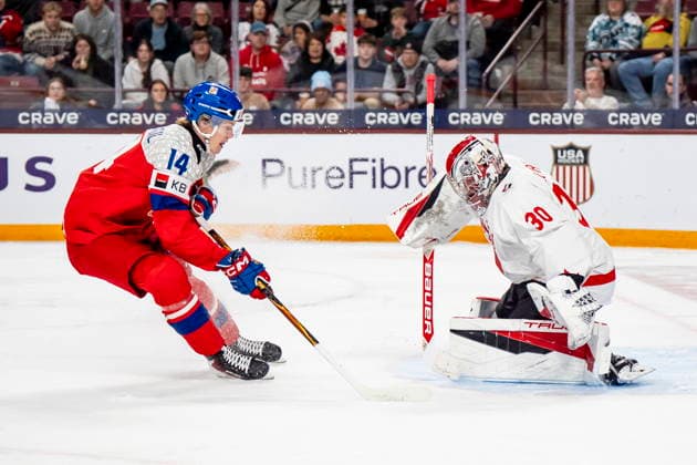 December 26, 2025, Minneapolis, Mn, Canada: Canada goaltender Carter George (30) makes a save on Czechia s Vaclav Nestrasil (14) during first period IIHF World Junior Championship hockey action, in Minneapolis, Friday, Dec. 26, 2025. Canada News - December 26, 2025  - ZUMAc35_ 20251226_zaf_c35_076 Copyright: xChristopherxKatsarovx