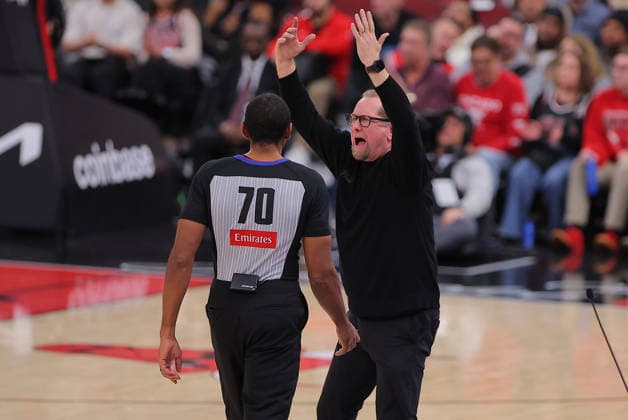CHICAGO, IL - DECEMBER 26: Philadelphia 76ers head coach Nick Nurse reacts to a call during the second half against the Chicago Bulls on December 26, 2025 at the United Center in Chicago, Illinois. (Photo by Melissa Tamez Icon Sportswire) NBA, Basketball Herren, USA DEC 26 Philadelphia 76ers at Chicago Bulls EDITORIAL USE ONLY Icon251226031