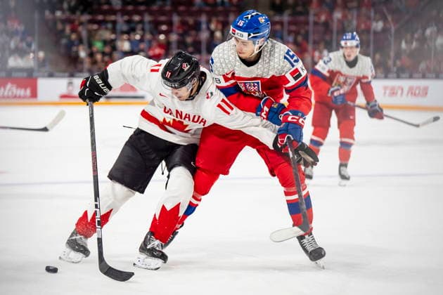 December 26, 2025, Minneapolis, Mn, Canada: Canada s Tij Iginla (11) and Czechia s Vojtech Cihar (15) vie for control of the puck during third period IIHF World Junior Championship hockey action, in Minneapolis, Friday, Dec. 26, 2025. Canada News - December 26, 2025  - ZUMAc35_ 20251226_zaf_c35_089 Copyright: xChristopherxKatsarovx