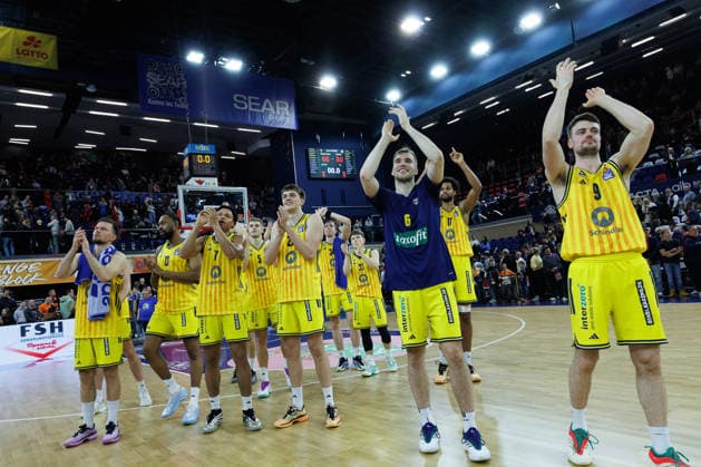 ALBA Berlin, GER, Rostock Seawolves vs ALBA Berlin, easycredit BBL, Basketball, Bundesliga, Matchday 12, Season 2025 2026, 26 12 2025 GER, Rostock Seawolves vs ALBA Berlin, easycredit BBL, Basketball, Bundesliga, Matchday 12, Season 2025 2026, 26 12 2025 Rostock Copyright: xEibner-Pressefoto DenverxEhrlichx EP_DEH