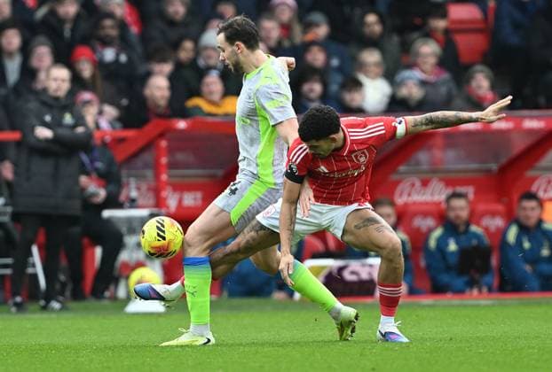 Nico Gonzalez of Manchester City and Morgan Gibbs-White of Nottingham Forest Nottingham Forest v Manchester City, Premier League, Football, City Ground, Nottingham, UK - 27 Dec 2025Nottingham City Ground United Kingdom EDITORIAL USE ONLY No use with unauthorised audio, video, data, fixture lists, club league logos or live services. Online in-match use limited to 120 images, no video emulation. No use in betting, games or single club league player publications. Copyright: xAnnaxGowthorpe Shutterstockx 16213158r