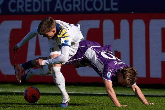Adrian Dawid Benedyczak (Parma Calcio) and Albert Gudmundsson (ACF Fiorentina) battle for the ball, Serie A, Parma Calcio 1913 v ACF Fiorentina, Ennio Tardini Stadium, December 27, 2025, Parma, Italy.