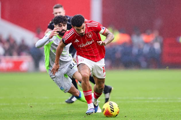 Nottingham Forest v Manchester City, Premier League Josko Gvardiol of Manchester City chases down Morgan Gibbs-White of Nottingham Forest during the Nottingham Forest v Manchester City Premier League match at the City Ground, West Bridgford, England on 27 December 2025 Credit: Ryan Crockett Every Second Media Editorial use only. All images are copyright Every Second Media Limited. No images may be reproduced without prior permission. All rights reserved. Premier League and Football League images are subject to licensing agreements with Football DataCo Limited. see https: www.football-dataco.com Copyright: xIMAGO EveryxSecondxMediax ESM-1724-0055 RyanxCrockettx xEveryxSecondxMediax