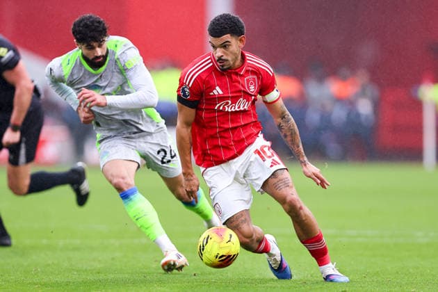 Nottingham Forest v Manchester City, Premier League Josko Gvardiol of Manchester City chases down Morgan Gibbs-White of Nottingham Forest during the Nottingham Forest v Manchester City Premier League match at the City Ground, West Bridgford, England on 27 December 2025 Credit: Ryan Crockett Every Second Media Editorial use only. All images are copyright Every Second Media Limited. No images may be reproduced without prior permission. All rights reserved. Premier League and Football League images are subject to licensing agreements with Football DataCo Limited. see https: www.football-dataco.com Copyright: xIMAGO EveryxSecondxMediax ESM-1724-0056 RyanxCrockettx xEveryxSecondxMediax