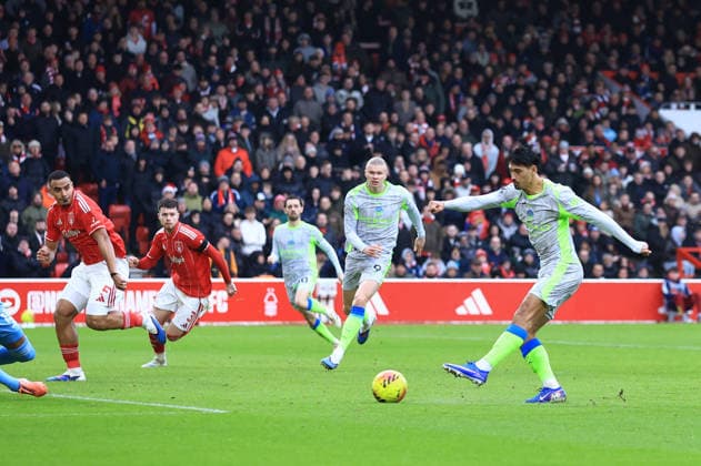 Nottingham, England, 27th December 2025. Tijjani Reijnders of Manchester City scoring their first goal during the Nottingham Forest vs Manchester City Premier League match at the City Ground, Nottingham. Picture credit should read: Jessica Hornby Sportimage EDITORIAL USE ONLY. No use with unauthorised audio, video, data, fixture lists, club league logos or live services. Online in-match use limited to 120 images, no video emulation. No use in betting, games or single club league player publications. SPI_043_JH_Forest_ManC SPI-4395-0043