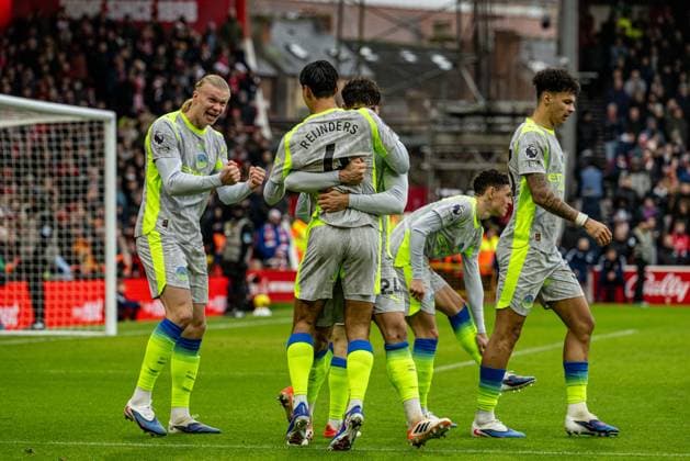 27th December 2025; The City Ground, Nottingham, England; Premier League Football, Nottingham Forest versus Manchester City; Tijjani Reijnders of Manchester City celebrates with Erling Haaland and his team after scoring in the 48th minute to make the score 0-1  GodfreyxPitt
