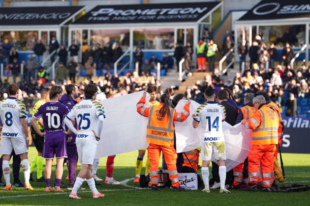 FiorentinaÕs Roberto Piccoli feels ill during the Serie A soccer match between Parma and Fiorentina at Ennio Tardini Stadium in Parma, North Italy, Saturday, December 27, 2025. Soccer  Copyright: xMassimoxPaolone LaPressex
