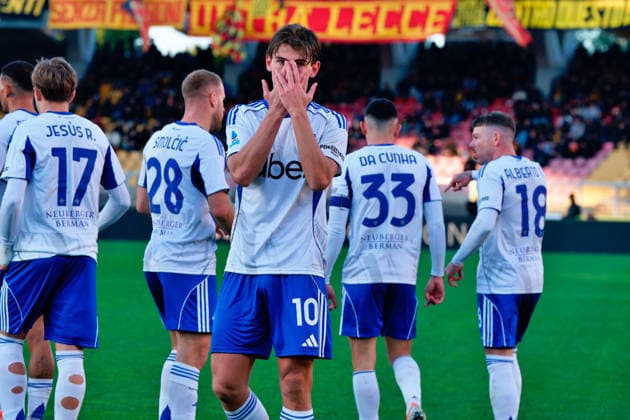 Nico Paz of Como 1907 celebrates after scoring a goal during US Lecce vs Como 1907, Italian soccer Serie A match in Lecce, Italy, December 27 2025  Copyright: xEmmanuelexMastrodonato IPAxSportx xipa-agency.netx xx IPA_69492565 IPA_Agency_IPA69492565