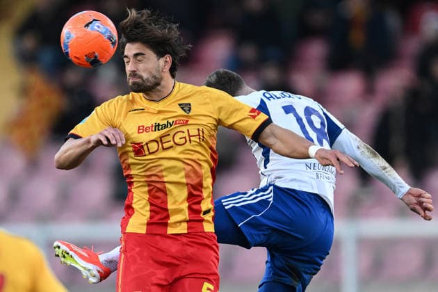 Ci Lecce 27 12 2025 - campionato di calcio serie A Lecce-Como foto Carmelo Imbesi Image nella foto: Santiago Pierotti-Alberto Moreno 