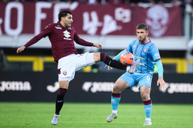 Cagliari Calcio v Torino FC - Serie A Guillermo Maripan of Torino FC competes for the ball with Semih Kilicsoy of Cagliari Calcio during the Serie A football match between Cagliari Calcio and Torino FC. Turin Italy Copyright: xNicolòxCampox