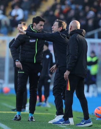 December 27, 2025, Lecce, Italia: US Lecce s coach Eusebio Di Francesco reacts during the Italian Serie A soccer match US Lecce - Como at the Via del Mare stadium in Lecce, Italy, 27 december 2025. ANSA ABBONDANZA SCURO LEZZI Soccer: Serie A; Lecce- Como  - ZUMAa110 20251227_zaf_a110_051 Copyright: xAbbondanzaxScuroxLezzix