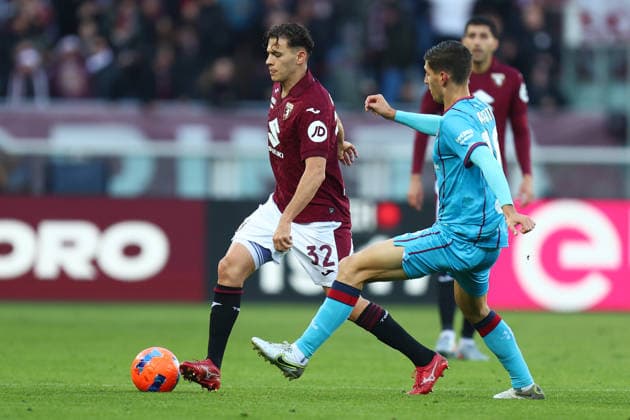 Kristjan Asllani (Torino Fc) controls the ball, Serie A, Torino FC v Cagliari Calcio, Olimpico, December 27, 2025, Turin, Italy.