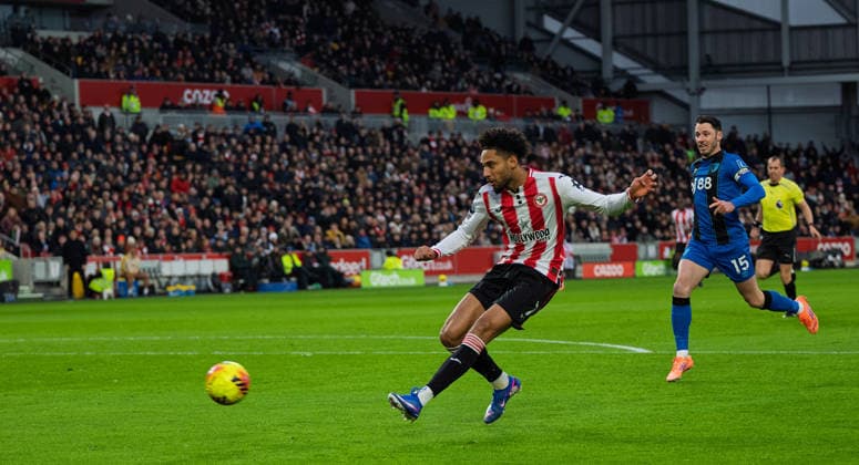 Brentford v Bournemouth Premier League Kevin Schade of Brentford scores his first goal against Bournemouth during the Premier League match at the Gtech Community Stadium, Brentford 27 12 2025 UK Newspapers OUT Copyright: xGraemexWilcocksonx FIL-22701-0046