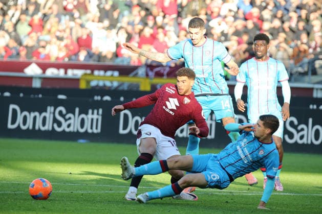 Che Adams (Torino FC) in action during Torino FC vs Cagliari Calcio, Italian soccer Serie A match in Turin, Italy, December 27 2025  Copyright: xClaudioxBenedetto IPAxSportx xipa-agency.netx xx IPA_69493632 IPA_Agency_IPA69493632