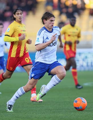 December 27, 2025, Lecce, Italia: Como s Nico Paz in action during the Italian Serie A soccer match US Lecce - Como at the Via del Mare stadium in Lecce, Italy, 27 december 2025. ANSA ABBONDANZA SCURO LEZZI. Soccer: Serie A; Lecce- Como  - ZUMAa110 20251227_zaf_a110_057 Copyright: xAbbondanzaxScuroxLezzix