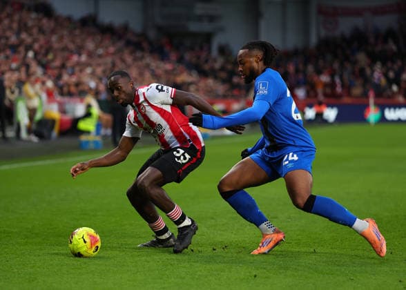 27th December 2025; Gtech Community Stadium, Brentford, London, England; Premier League Football, Brentford versus Bournemouth; Antoine Semenyo of AFC Bournemouth challenges Michael Kayode of Brentford  JohnxPatrickxFletcher