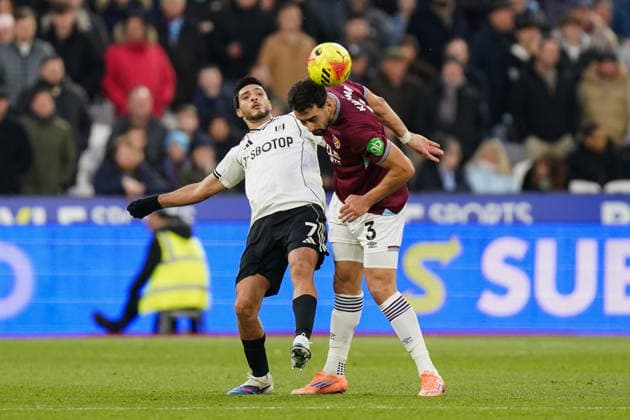 West Ham United v Fulham, Premier League Raul JimÃ nez of Fulham and Max Kilman of West Ham United battling for the ball during the West Ham United v Fulham Premier League match at the London Stadium, London, England on 27 December 2025 Credit: Dylan Hepworth Every Second Media Editorial use only. All images are copyright Every Second Media Limited. No images may be reproduced without prior permission. All rights reserved. Premier League and Football League images are subject to licensing agreements with Football DataCo Limited. see https: www.football-dataco.com Copyright: xIMAGO EveryxSecondxMediax ESM-1725-0038 DylanxHepworthx xEveryxSecondxMediax