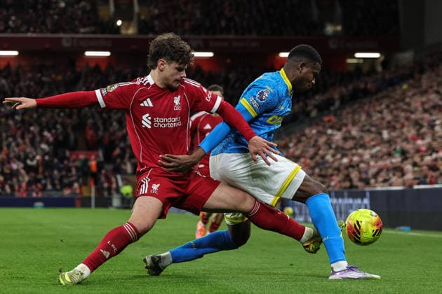 Premier League Liverpool v Wolverhampton Wanderers Yerson Mosquera of Wolverhampton Wanderers is fouled by Milos Kerkez of Liverpool during the Premier League match Liverpool vs Wolverhampton Wanderers at Anfield, Liverpool, United Kingdom, 27th December 2025 (Photo by Mark Cosgrove News Images) Liverpool Anfield Merseyside United Kingdom Copyright: xMarkxCosgrove NewsxImagesx