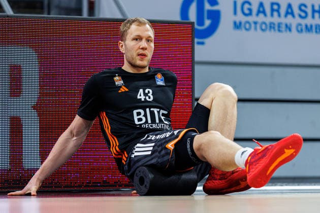 Christian Sengfelder ratiopharm Ulm, 43 , warm up, before the match, single picture, single photo, portrait, portraet, BMA365 Bamberg Baskets vs ratiopharm Ulm, Basketball, easyCredit BBL, 12 Matchday, 27 12 2025 BMA365 Bamberg Baskets vs ratiopharm Ulm, Basketball, easyCredit BBL, 12 Matchday, 27 12 2025 Bamberg Copyright: xEibner-Pressefoto G.xSantemizx EP_EER