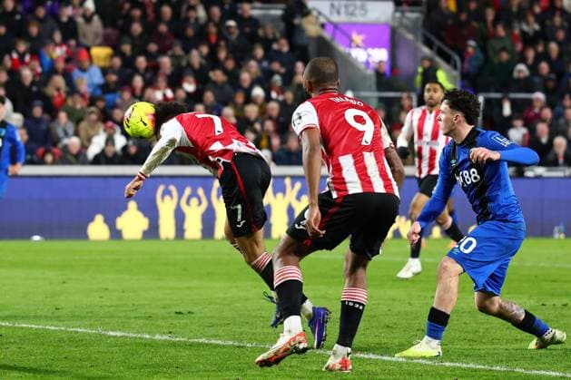 Kevin Schade of Brentford scoring his third goal of the match (4-1) Brentford v AFC Bournemouth, Premier League, Football, Gtech Community Stadium, London, UK - 27 Dec 2025London Gtech Community Stadium United Kingdom EDITORIAL USE ONLY No use with unauthorised audio, video, data, fixture lists, club league logos or live services. Online in-match use limited to 120 images, no video emulation. No use in betting, games or single club league player publications. Copyright: xSimonxDael Shutterstockx 16213161ak
