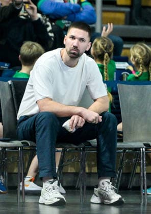 27 12 2025, xlakx, Handball Daikin HBL, Fuechse Berlin FRISCH AUF Göppingen v l Fabian Wiede Fuechse Berlin on the bench due to injury Berlin Daniel Lakomski