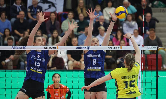 Stuttgart , Volleyball Bundesliga Allianz MTV Stuttgart vs SSC Palmberg Schwerin , from left Lucia Varela Gomez Eleanor Holthaus Stuttgart Mia Kirchhoff Schwerin
