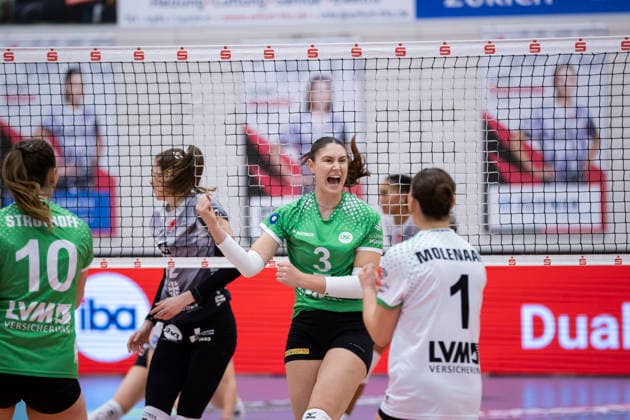 1 Volleyball Bundesliga Women Schwarz Weiss Erfurt vs USC Münster Erfurt 27 12 2025 Jubel, Esther Spöler 3 USC Münster 1 Volleyball Bundesliga Women Schwarz Weiss Erfurt vs USC Münster Riethsporthalle Erfurt 27 12 2025 Copyright: xBEAUTIFULxSPORTS Duehringx