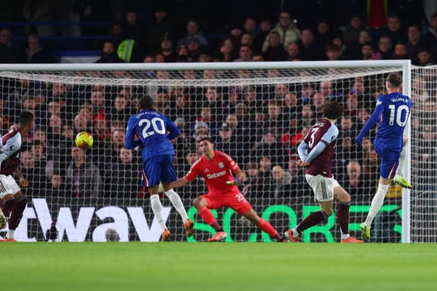 London, England, 27th December 2025. Cole Palmer of Chelsea shoots at goal but fails to score during the Chelsea vs Aston Villa Premier League match at Stamford Bridge, London. Picture credit should read: Paul Terry Sportimage EDITORIAL USE ONLY. No use with unauthorised audio, video, data, fixture lists, club league logos or live services. Online in-match use limited to 120 images, no video emulation. No use in betting, games or single club league player publications. SPI_013_PT_Chelsea_Aston_Villa SPI-4397-0013