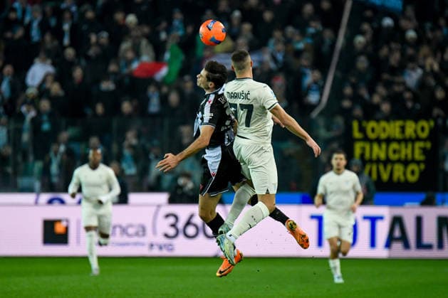 Header of Lazio s Adam Marusic hindered by Udinese s Jurgen Ekkelenkamp during Udinese Calcio vs SS Lazio, Italian soccer Serie A match in Udine, Italy, December 27 2025  Copyright: xEttorexGriffoni IPAxSportx xipa-agency.netx xx IPA_69497946 IPA_Agency_IPA69497946