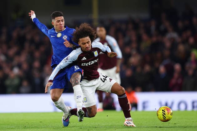 London, England, 27th December 2025. Enzo Fernandez of Chelsea and Boubacar Kamara of Aston Villa challenge for the ball during the Chelsea vs Aston Villa Premier League match at Stamford Bridge, London. Picture credit should read: Paul Terry Sportimage EDITORIAL USE ONLY. No use with unauthorised audio, video, data, fixture lists, club league logos or live services. Online in-match use limited to 120 images, no video emulation. No use in betting, games or single club league player publications. SPI_015_PT_Chelsea_Aston_Villa SPI-4397-0015
