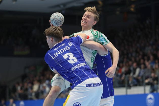 27 12 2025, xtgx, ThSV Eisenach SC Magdeburg v l Oskar Joelsson Eisenach, 3 , Gisli Thorgeir Kristjansson Magdeburg, 10 duel, duel, fight, tackle Eisenach
