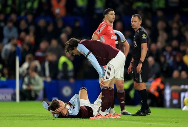 Matty Cash of Aston Villa after a head injury Chelsea v Aston Villa, Premier League, Football, Stamford Bridge, London, UK - 27 Dec 2025London Stamford Bridge United Kingdom EDITORIAL USE ONLY No use with unauthorised audio, video, data, fixture lists, club league logos or live services. Online in-match use limited to 120 images, no video emulation. No use in betting, games or single club league player publications. Copyright: xGeorgexTewkesbury Shutterstockx 16213165ae
