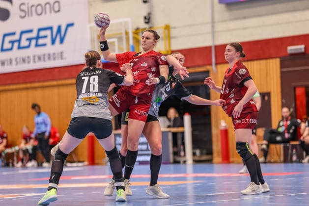 GER, Bensheim, HSG Bensheim Auerbach Flames vs SV Union Halle Neustadt, Alsco Handball Bundesliga Frauen, Handball, DHB, Spielzeit 2025 2026, Weststadthalle Bensheim, 8 Spieltag im Bild v l Mareike Thomaier HSG Bensheim Auerbach Flames Frauen 2 DFB DFL REGULATIONS PROHIBIT ANY USE OF PHOTOGRAPHS AS IMAGE SEQUENCES AND OR QUASI VIDEO, 27 12 2025 Copyright: HMBxMedia HendrikxHamelau