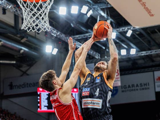 Zachary Ensminger BMA365 Bamberg Baskets, 01 , Christopher Ledlum ratiopharm Ulm, 04 , BMA365 Bamberg Baskets vs ratiopharm Ulm, Basketball, easyCredit BBL, Matchday 12, 27 12 2025 BMA365 Bamberg Baskets vs ratiopharm Ulm, Basketball, easyCredit BBL, Matchday 12, 27 12 2025 Bamberg Copyright: xEibner-Pressefoto G.xSantemizx EP_EER