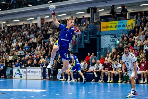 Daikin Handball Bundesliga, VfL Gummersbach Handball Sport Verein Hamburg, 27 12 2025 Ellidi Vidarsson VfL Gummersbach, 4 , Jacob Lassen, HSV Hamburg 9 , Daikin Handball Bundesliga, VfL Gummersbach Handball Sport Verein Hamburg, 27 12 2025 Copyright: xBEAUTIFULxSPORTS Erlhofx