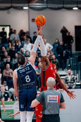 BB 2BL SBB Baskets VfL SparkassenStars Bochum jump ball Michael Hughes II SBB Baskets and Kilian Dietz VfL SparkassenStars Bochum during the 2025 2026 season in the 2 Barmer Basketball Bundesliga Pro A on matchday 13, SBB Baskets and VfL SparkassenStars Bochum at the Wolfgang Lakenmacher Halle on December 27, 2025 in Magdeburg, Saxony Anhalt, Germany